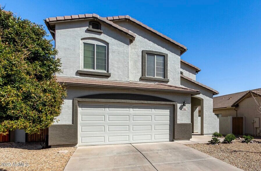 Building Photo - 706 W Green Tree Dr
