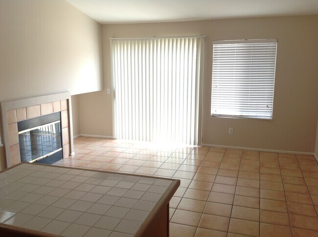 Building Photo - 3 BEDROOM, 2 BATHROOM CLOSE TO SCHOOLS!