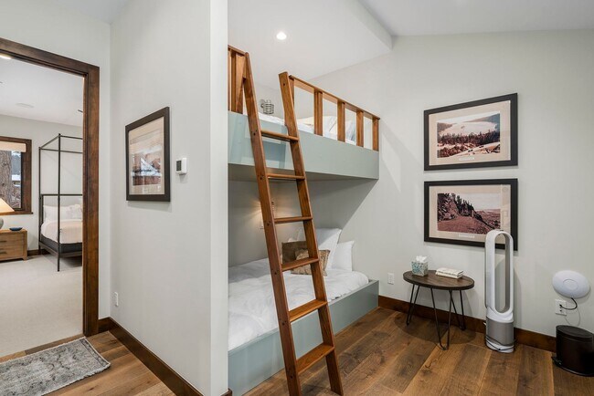 Building Photo - Incline Elegance