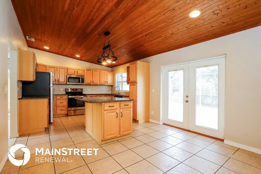 Building Photo - 15860 Willoughby Ln