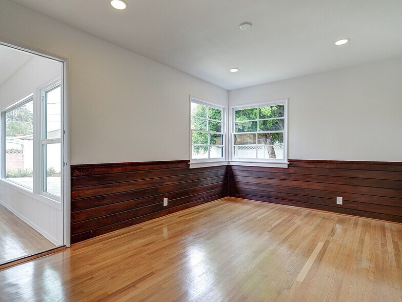Building Photo - 7101 W 85th St