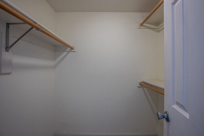 Building Photo - Charming 2 BR/2 BA Condo in Barry Farms!