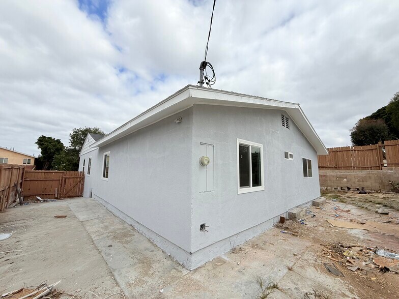 Building Photo - 663 Cadman St
