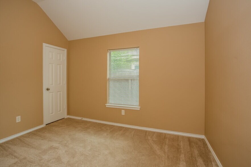 Building Photo - 16531 Strathmore Manor Ln