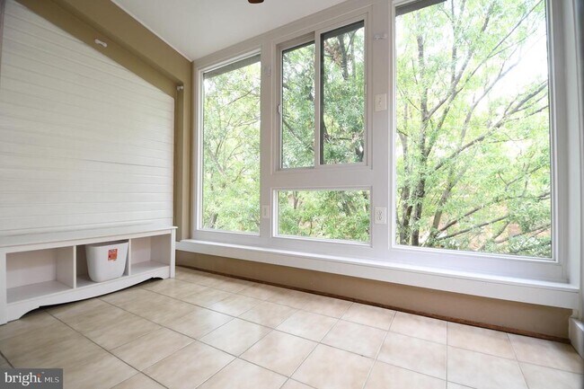 Building Photo - 601 N Tazewell St