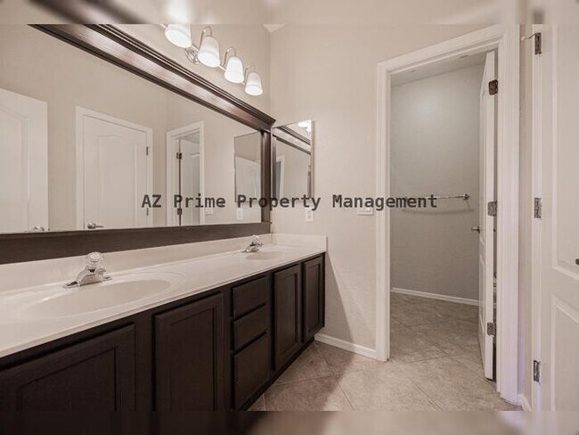 Building Photo - 3430 N Mountain Ridge
