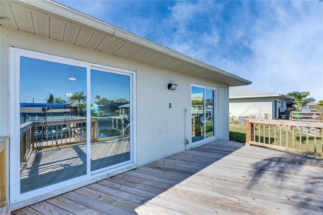 Building Photo - 1025 Apollo Beach Blvd