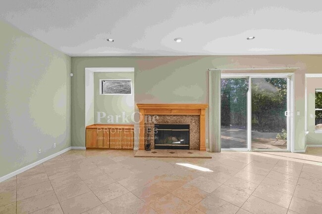 Building Photo - Beautiful Home in Peacock Creek