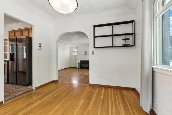 Building Photo - Gorgeous Brick Home Near Audubon Park