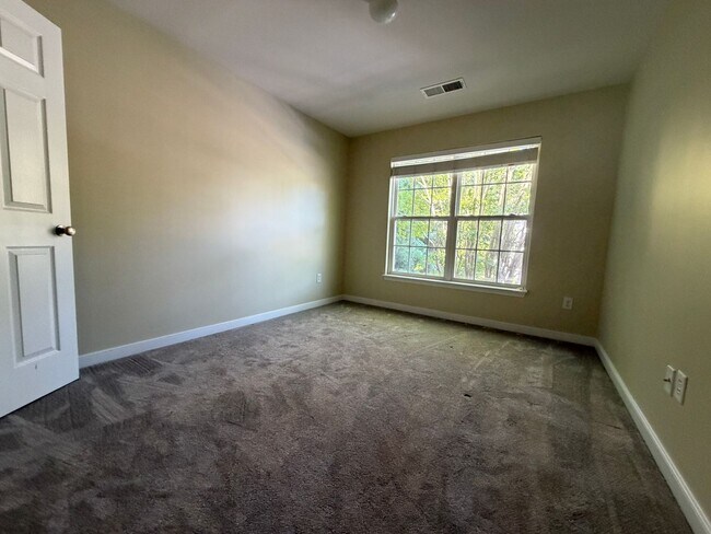 Building Photo - Upgraded 3 Bedroom Townhome North Chesterfield