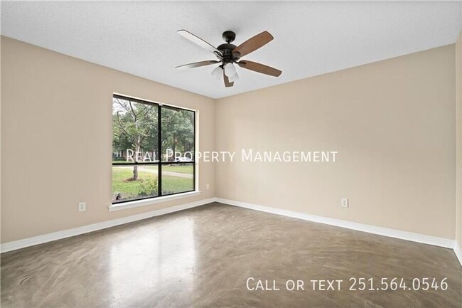 Building Photo - 2004 Pine Needle Dr E