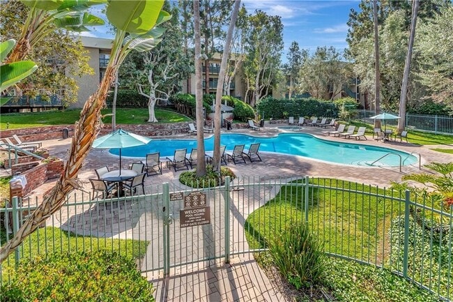 Building Photo - 564 N Bellflower Blvd