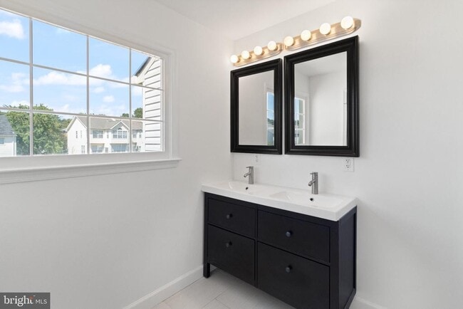 Building Photo - 14090 Kramer Pl