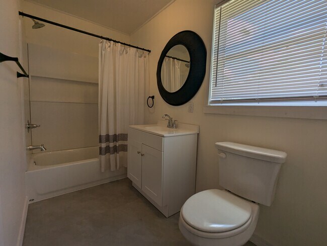 Building Photo - Shelton Beach