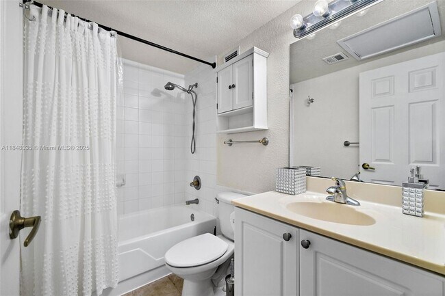 Building Photo - 2501 S Ocean Dr