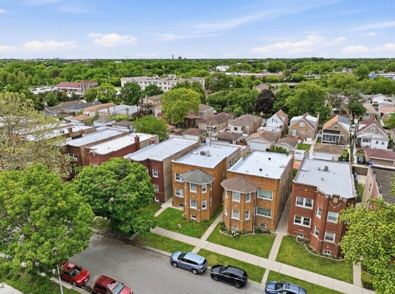 Building Photo - 6066 N Albany Ave
