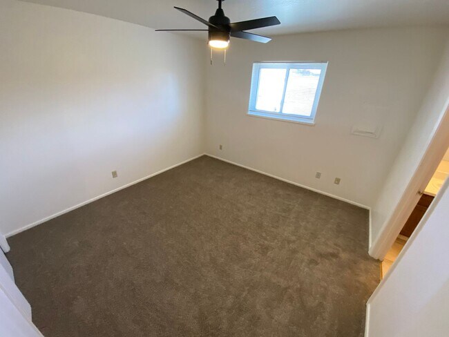 Building Photo - 154 S Los Pinos Dr