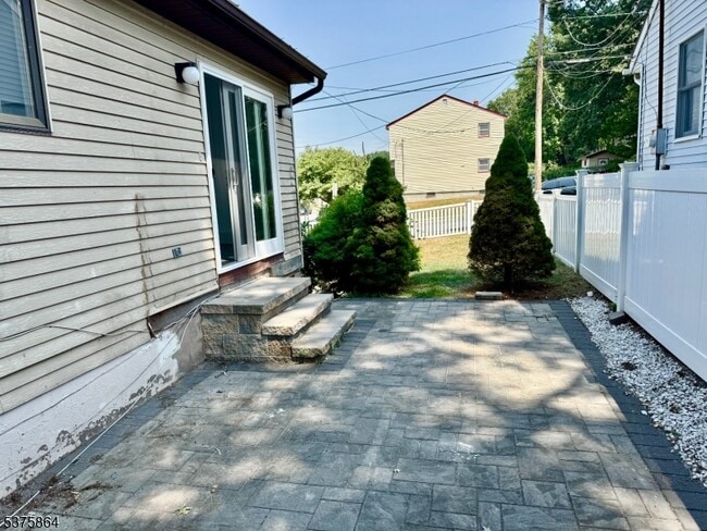 Building Photo - 37 Hazelview Ave