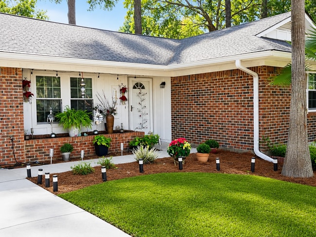 Building Photo - 6804 Oakmont Dr