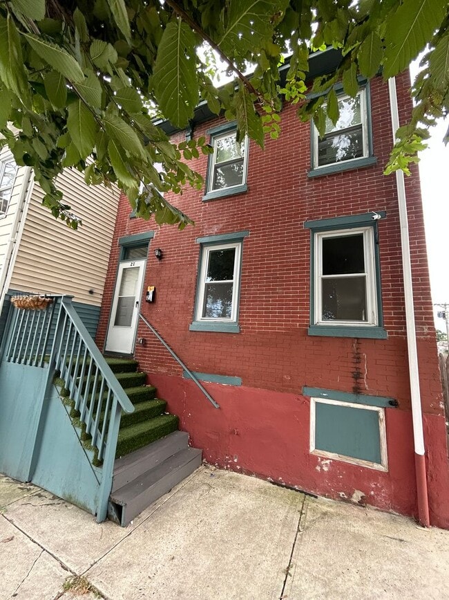 Building Photo - Cozy Home w/2 bath!