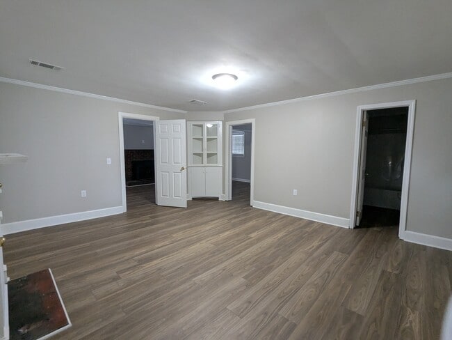 Building Photo - 609 North St W