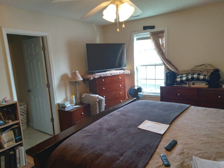 Main Bedroom - 109 Smith St