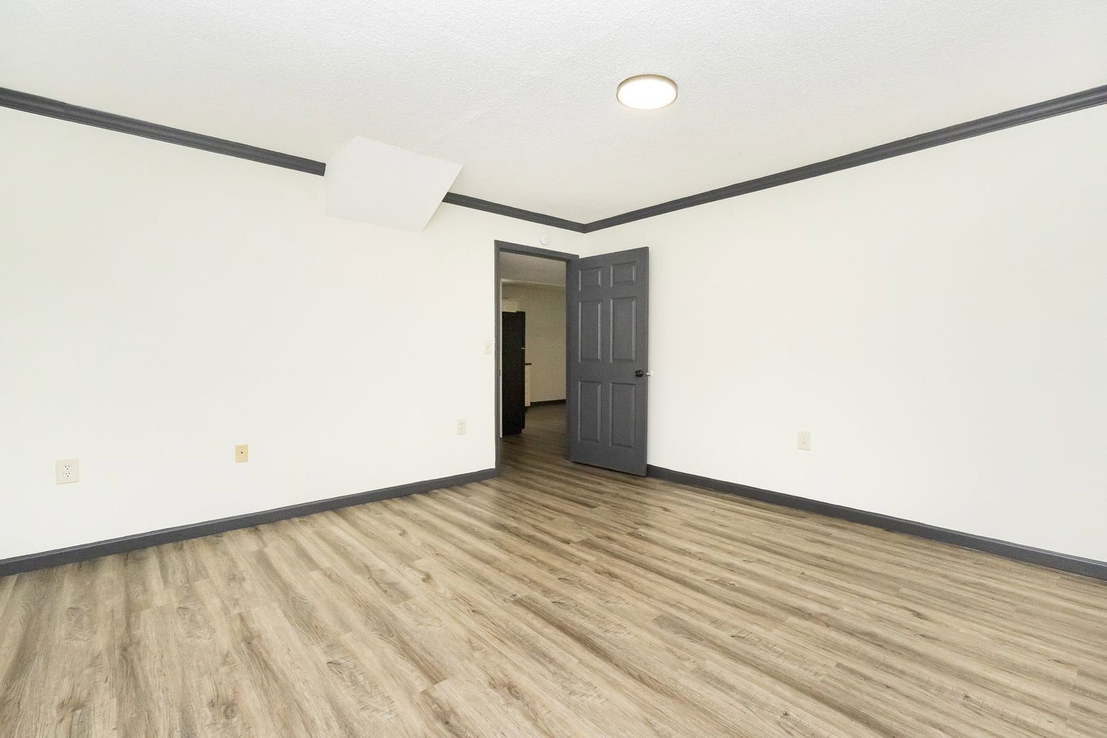 Building Photo - 6923 Greenway Dr