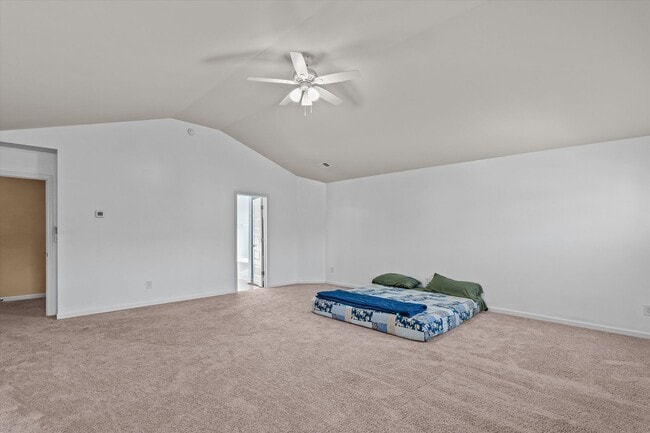 Building Photo - Great 5 Bedroom Home in Evans