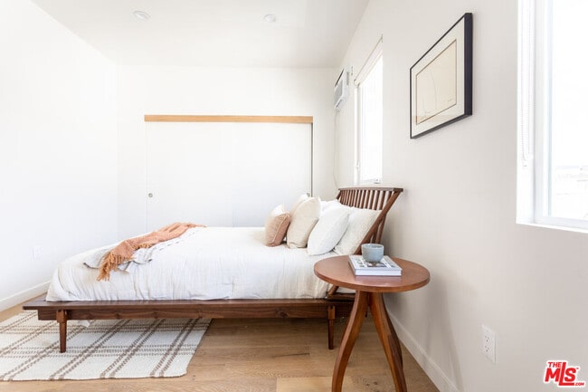 Building Photo - 3611 1/2 Bellevue Ave