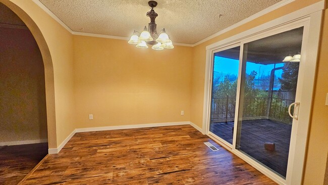 Building Photo - Beautiful 3 Bed 2.5 Bath Tri-level in Beautiful Covington.