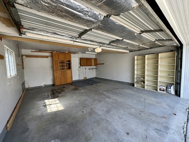 Building Photo - West Jordan