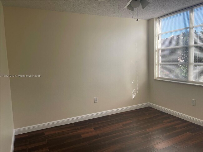 Building Photo - 9495 Evergreen Pl