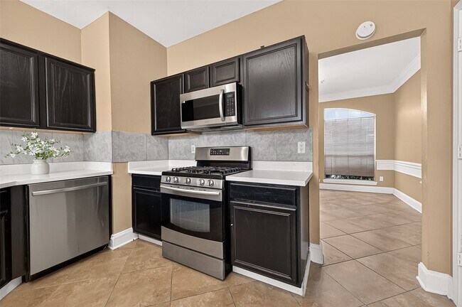 Building Photo - 4011 Alexis Cir