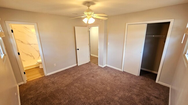 Building Photo - 3 BD 2 BA in Shamrock Village