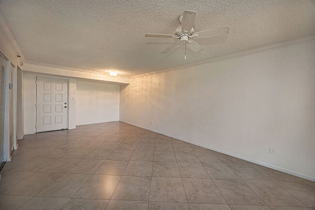 Building Photo - 1915 Lavers Cir