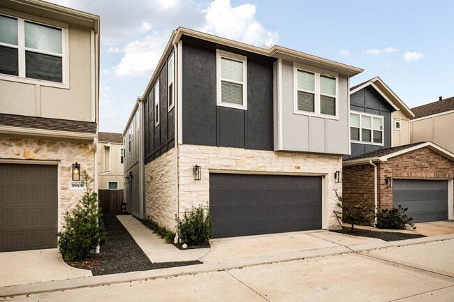 Building Photo - 9810 Falling Fern Ln