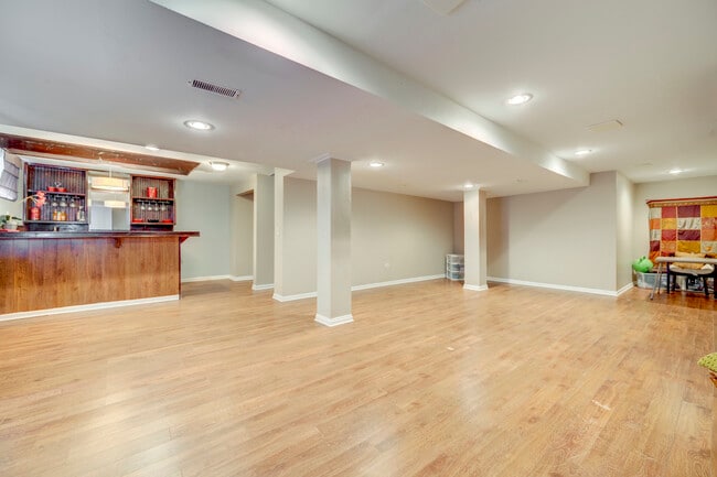 Building Photo - 1218 Birchdale Ln