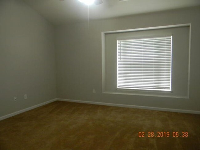 Building Photo - Townhome in Coosaw Commons