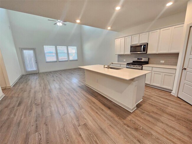 Building Photo - 13809 Mcarthur Dr