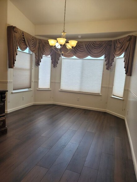 Building Photo - 543 Powers Ave