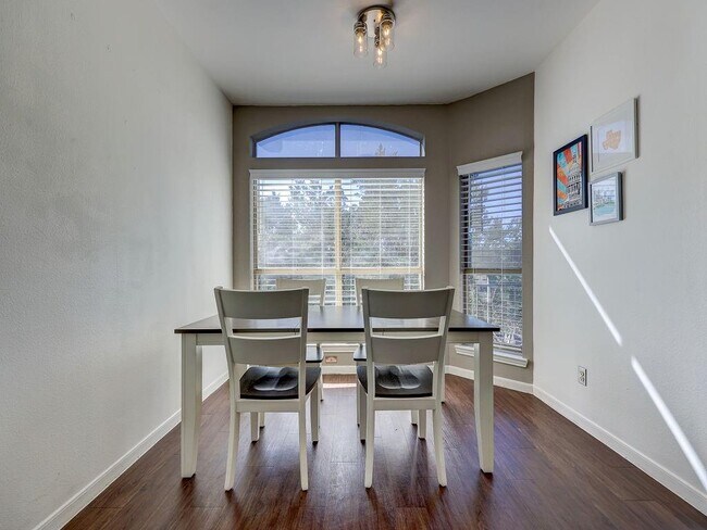 Building Photo - 6000 Shepherd Mountain Cove