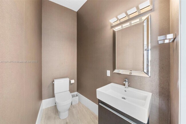 Building Photo - 2675 S Bayshore Dr