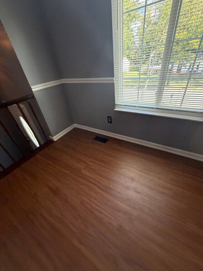 Building Photo - 9211 Eldon Dr