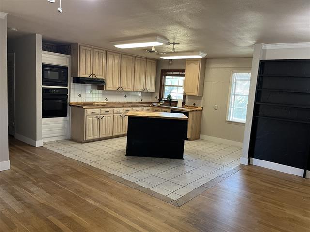 Primary Photo - 3401 Leith Ave