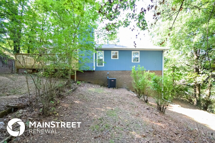 Building Photo - 920 19th Ave NW