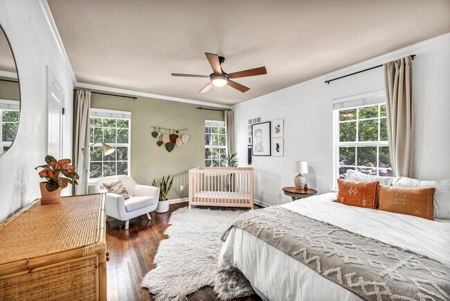 Building Photo - 4203 Duval St