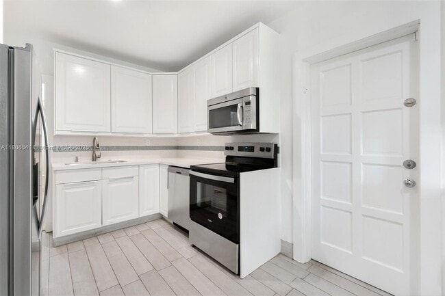 Building Photo - 4724 Orduna Dr