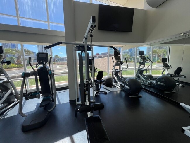 Building Photo - Moana Pacific, High rise 44th floor spacious 1 bedroom/1 bathroom