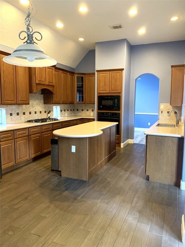 Building Photo - 2611 Summer Rain Dr