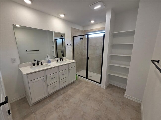 Building Photo - 2913 St Regis Dr
